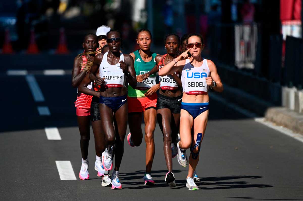 Tokio 2020: Corredora olímpica israelí pausó su carrera debido a cólicos menstruales