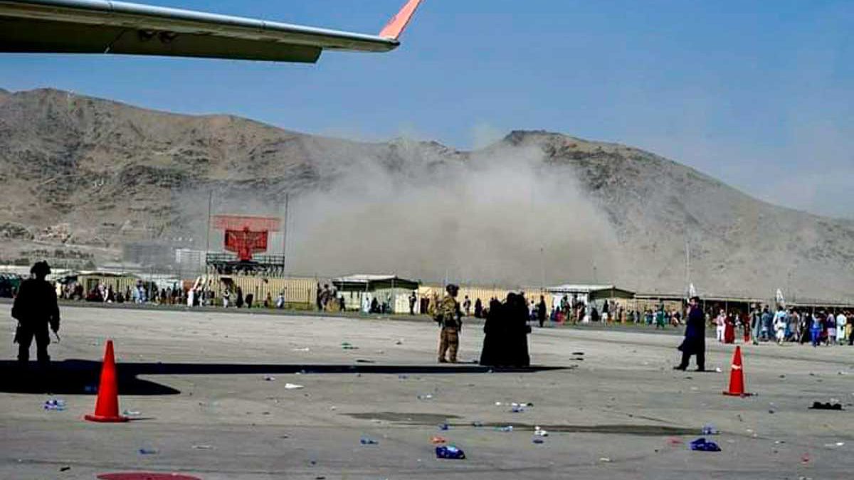 Caos y confusión en el aeropuerto de Kabul tras la segunda explosión
