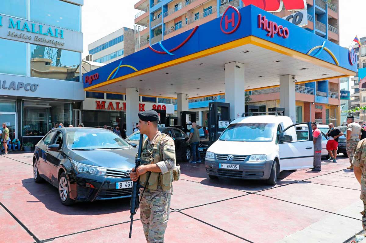 El ejército libanés toma las gasolineras en medio de la crisis financiera
