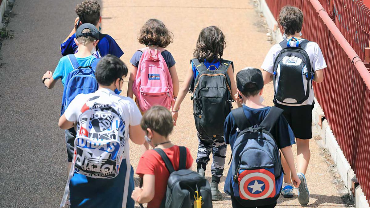 2,5 millones de niños israelíes vuelven a la escuela pese al aumento de casos de Covid