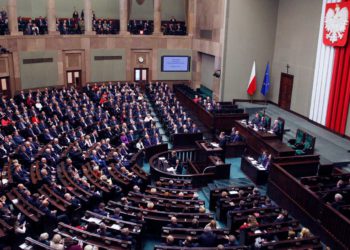 Polonia aprueba ley que frena las reclamaciones de propiedad de herederos de víctimas del Holocausto