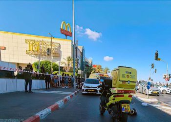 Un israelí muere en un tiroteo en un centro comercial de Rishon Lezion