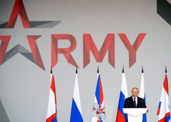 Putin inicia la construcción de nuevos submarinos nucleares y buques de guerra