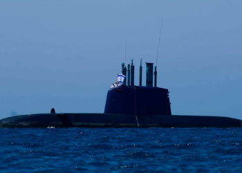 Informe en Irán: un submarino israelí cruzó el Canal de Suez