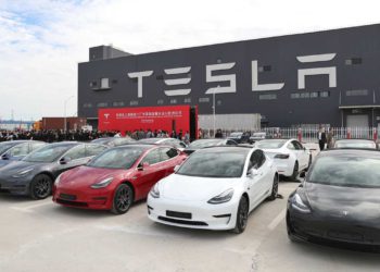 Tesla baja los precios en China mientras los sube en EE. UU.