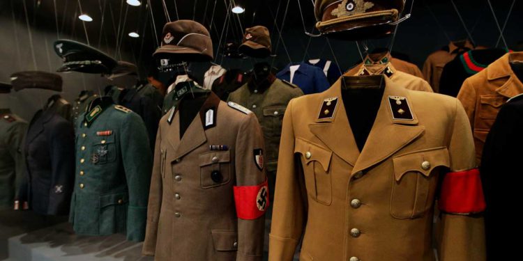 Casa de subastas en Australia anuncia la venta de artículos nazis