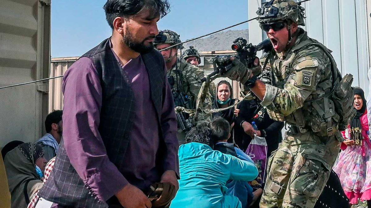 Tensión entre soldados de EE. UU. y británicos en el aeropuerto de Kabul