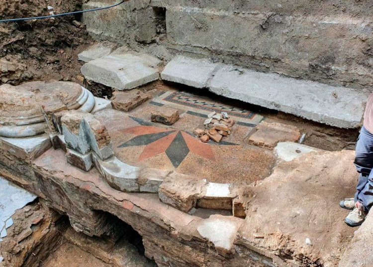 Arqueólogos exponen el arca de la Torá de la sinagoga de Vilna destruida por nazis y soviéticos