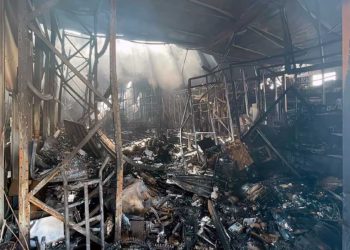 Árabes incendian tres fábricas grandes en el norte de Israel