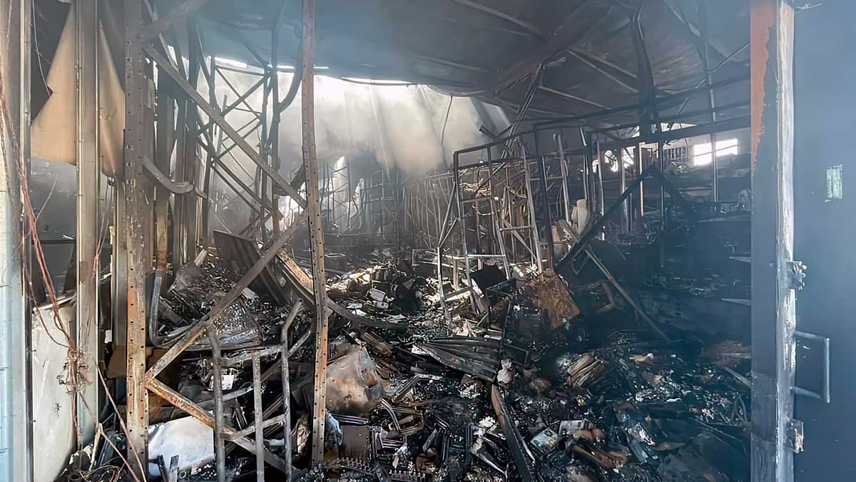 Árabes incendian tres fábricas grandes en el norte de Israel