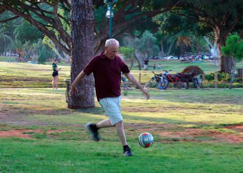 Exdiputado israelí supera el Párkinson con novedoso tratamiento cerebral