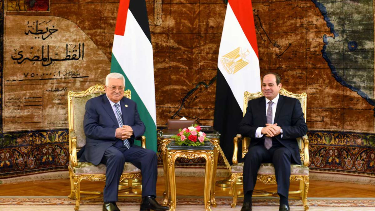 Abbas se reúne con el líder egipcio antes de conversaciones con el rey de Jordania