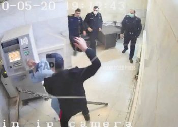 Irán inicia investigación a guardias penitenciarios tras filtración de videos de abusos
