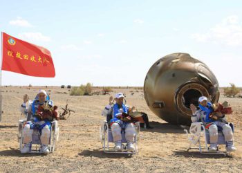 Astronautas chinos regresan tras una misión espacial récord de 90 días