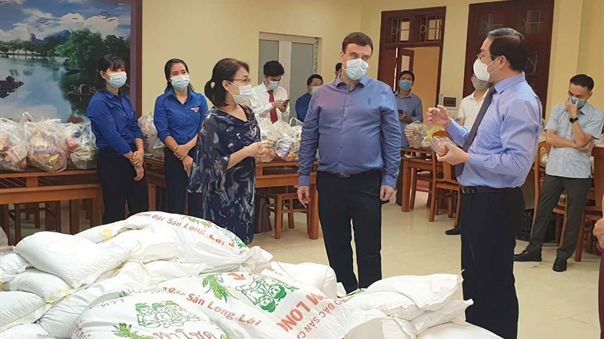 La Embajada de Israel en Vietnam distribuye alimentos a familias necesitadas
