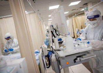 Científicos predicen una disminución de casos de COVID en Israel