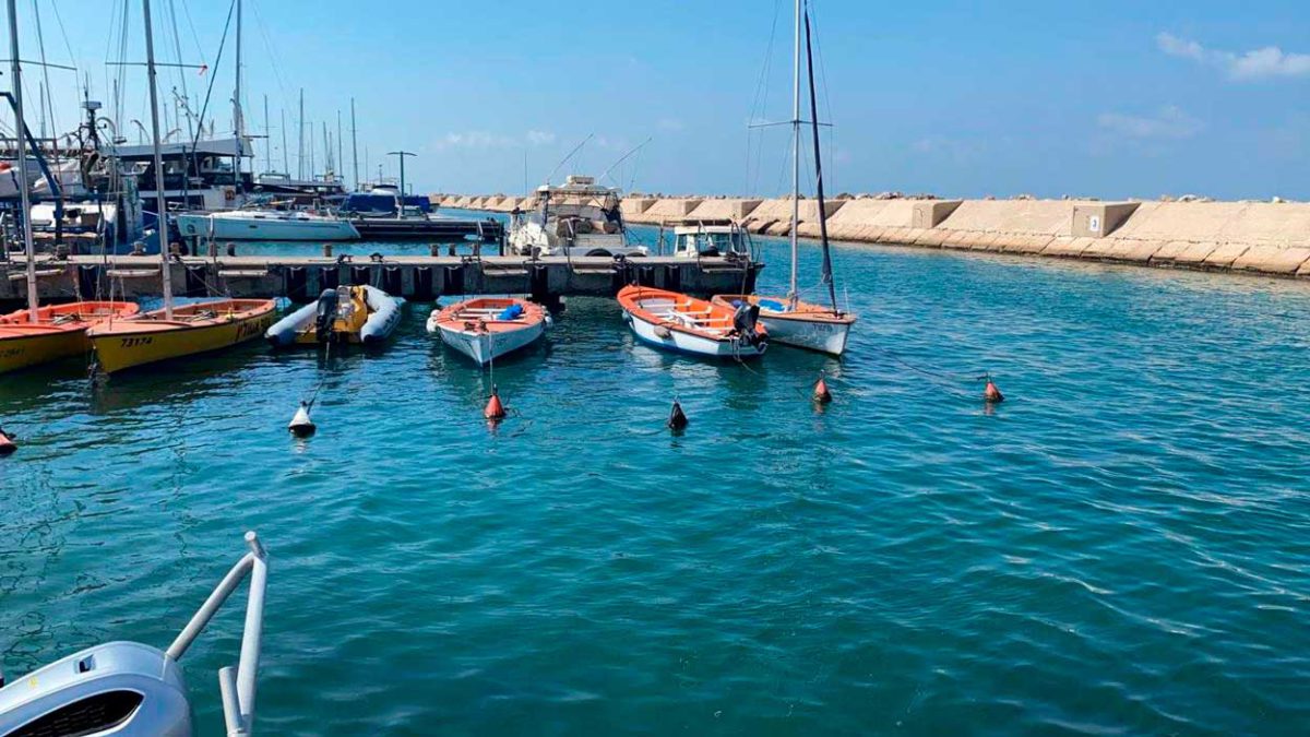 Hallan misil bajo el agua cerca del puerto de Jaffa