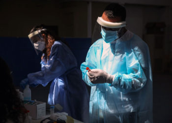 Israel supera los 10.000 nuevos casos de COVID por segundo día consecutivo