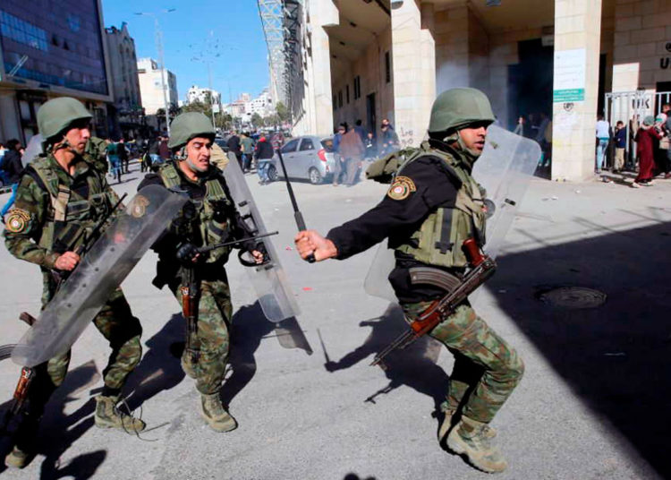 La Autoridad Palestina ordena reprimir a los delincuentes y las armas ilegales en Hebrón