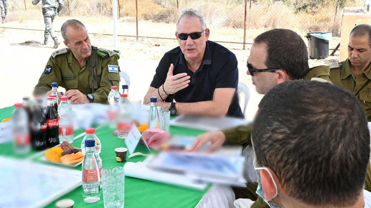 Ministro de Defensa de Israel: Tenemos pistas de la ubicación de los fugitivos
