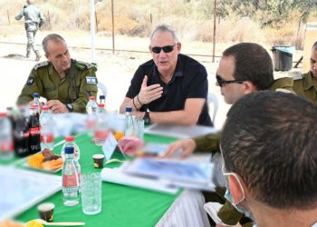 Ministro de Defensa de Israel: Tenemos pistas de la ubicación de los fugitivos