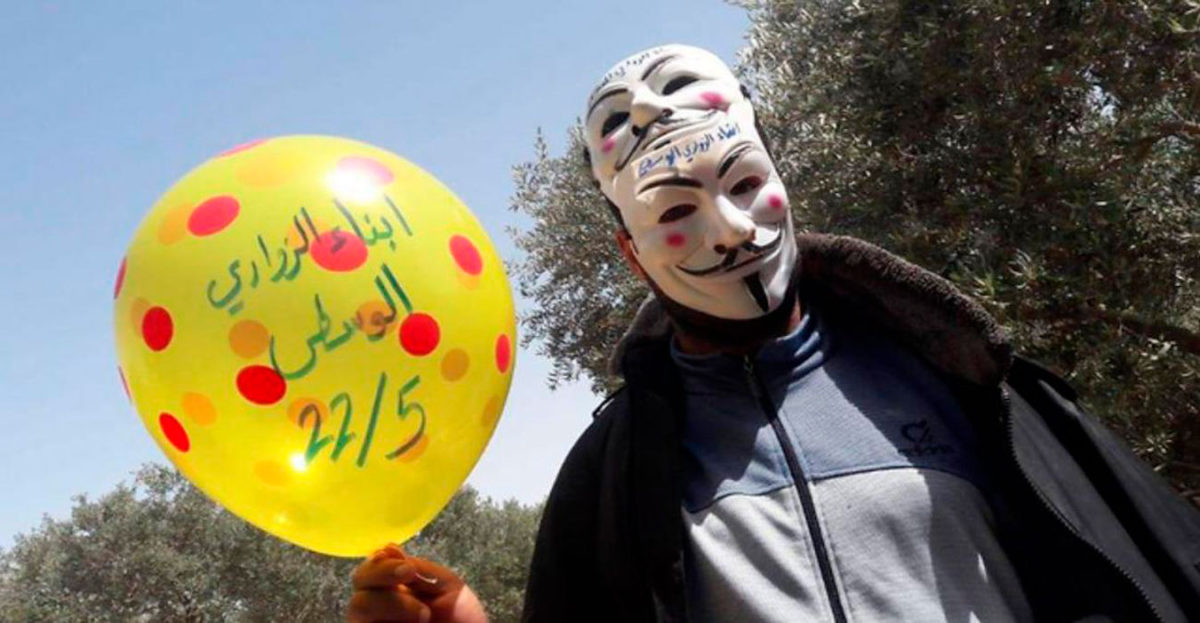 Terroristas de Gaza continúan lanzando globos incendiarios hacia Israel