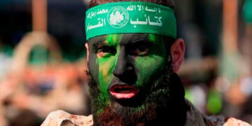 Los terroristas de Hamás emprenden una peligrosa campaña de acoso contra Israel