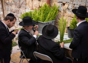 Los israelíes celebran Sucot con menos restricciones este año