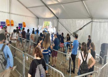 Los israelíes acuden en masa a los centros de pruebas COVID antes de Rosh Hashaná