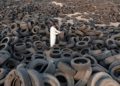 Kuwait comienza a reciclar un enorme cementerio de neumáticos