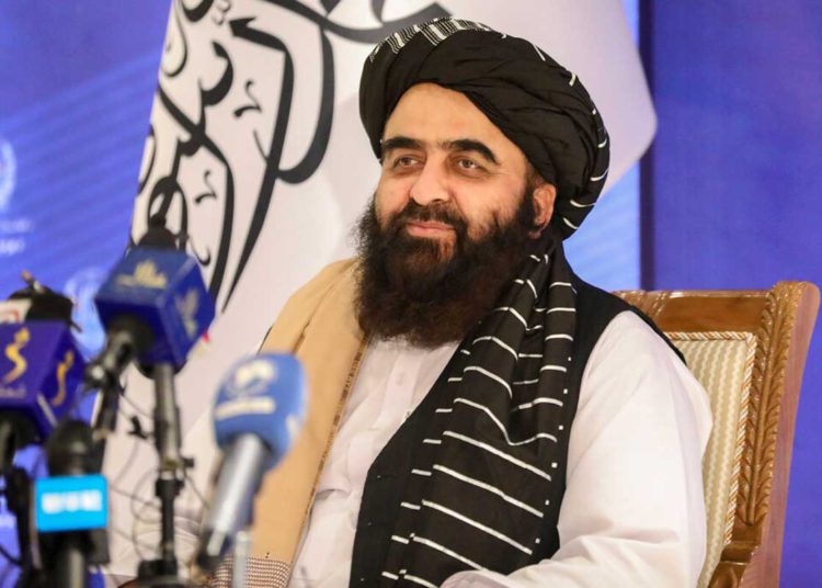 Ministro talibán viaja por primera vez a Irán desde que tomó el control de Afganistán