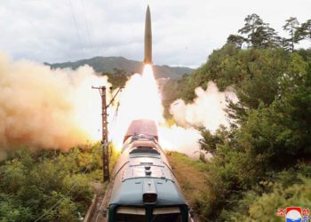 Corea del Norte asegura haber lanzado con éxito misiles balísticos desde un tren