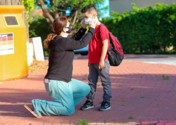 Encuesta israelí: 1 de cada 10 niños tiene síntomas prolongados de COVID