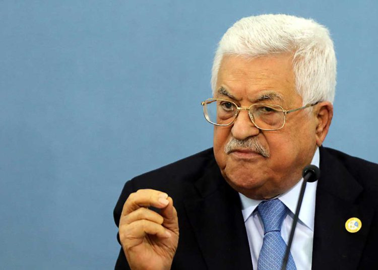 Abbas amenaza con "vengarse" de Israel tras la muerte de tres terroristas en una redada