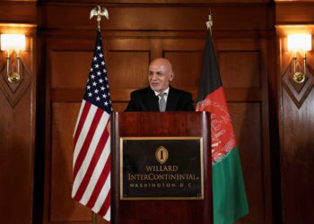 El presidente afgano en el exilio pide disculpas por huir del país