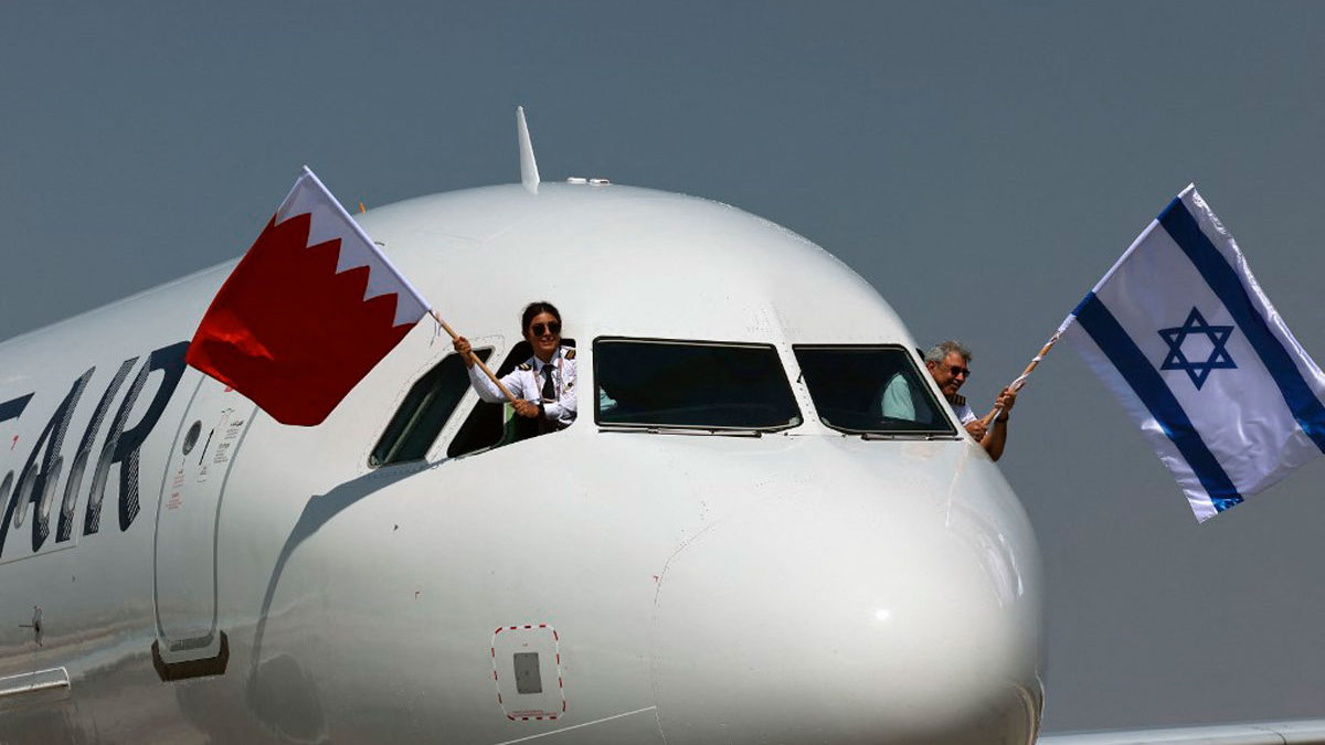 El primer vuelo comercial entre Israel y Bahréin aterriza en el aeropuerto Ben Gurion