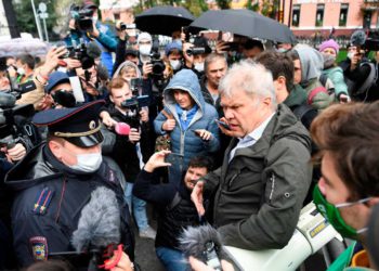 Los rusos protestan contra la represión del gobierno sobre los medios independientes