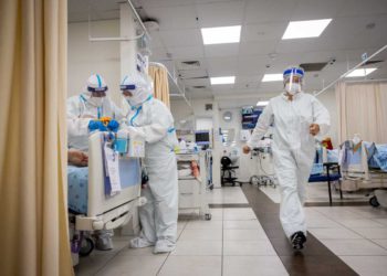 Casos graves de COVID en Israel descienden por debajo de 600 por primera vez desde mediados de agosto