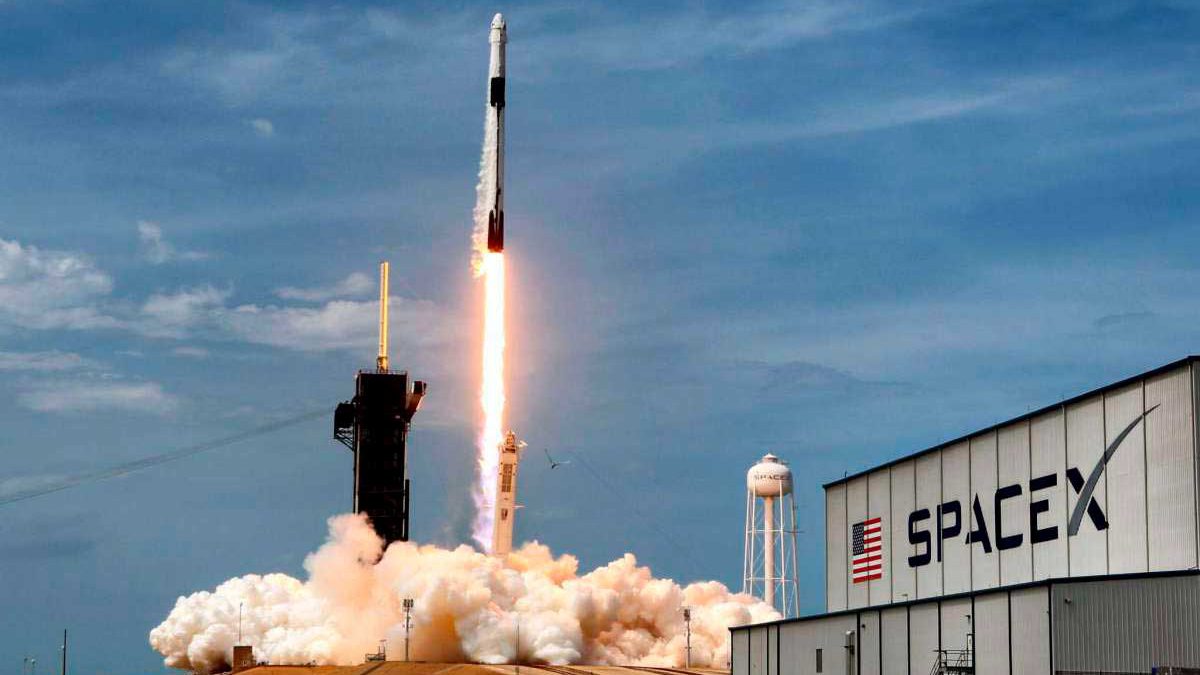 SpaceX se alista para enviar la primera tripulación civil a la órbita terrestre