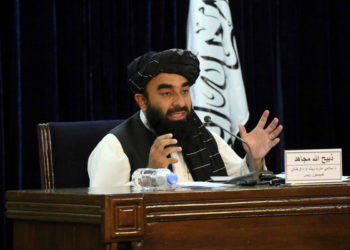 Los talibanes permitirán que 200 estadounidenses y otros civiles abandonen Afganistán