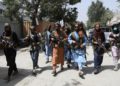 Talibanes luchan por mantener a flote la economía afgana en medio de una crisis humanitaria