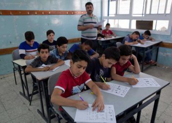 Unión Europea restringe la ayuda a la UNRWA por la incitación en los libros escolares