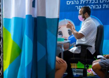 Israel esperará la aprobación de la FDA antes de vacunar a niños de 5 a 11 años