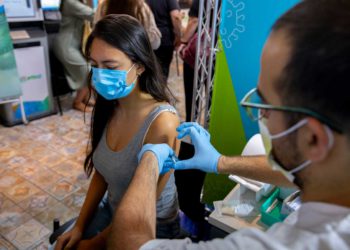 Covid-19 en Israel: Los casos graves podrían reducirse a menos de 500 en una semana