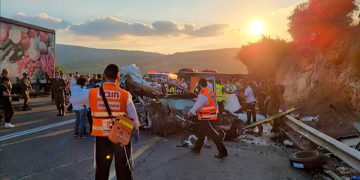 La policía investiga si el accidente de autobús mortal fue causado por un accidente anterior