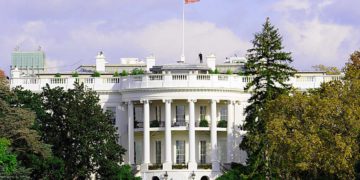 La Casa Blanca dice que seguirá compartiendo información sobre las acciones de Rusia en Ucrania