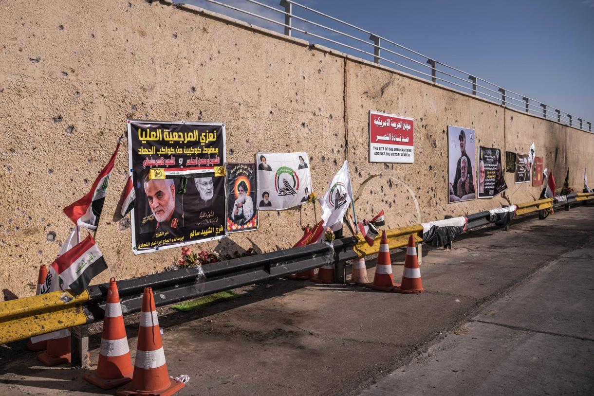 Monumentos en el aeropuerto de Bagdad, donde fue asesinado el general de división Qassim Suleimani. El asesinato de Suleimani ofreció lecciones tanto para Israel como para Irán. Crédito: Sergey Ponomarev para The New York Times