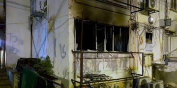Un niño de 12 años herido de gravedad en un incendio en Petah Tikva