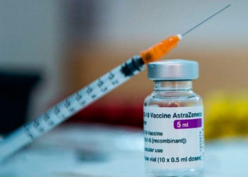 Israel recibe el primer envío de vacunas de AstraZeneca