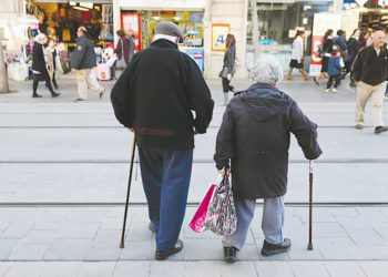 Esperanza de vida de hombres israelíes disminuye en medio de la pandemia de COVID